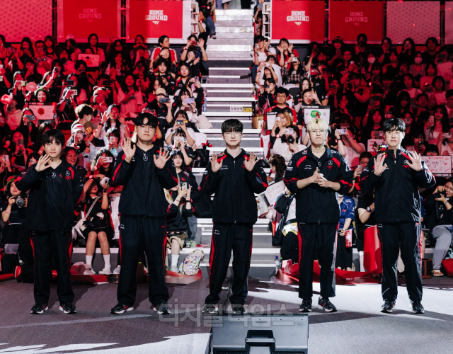 29일 고양 소노 아레나에서 열린 'T1 홈그라운드' 무대에 오른 T1 선수단.  T1 제공